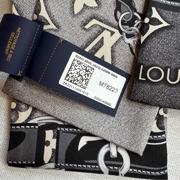 ๐๏ธ๐๏ธ LOUIS VUITTON MONOGRAM JACQUARD DENIM BANDEAU ๐ฅ๐ฅHIGHLY DESIRED SOLD OUT - Picture 5 of 9
